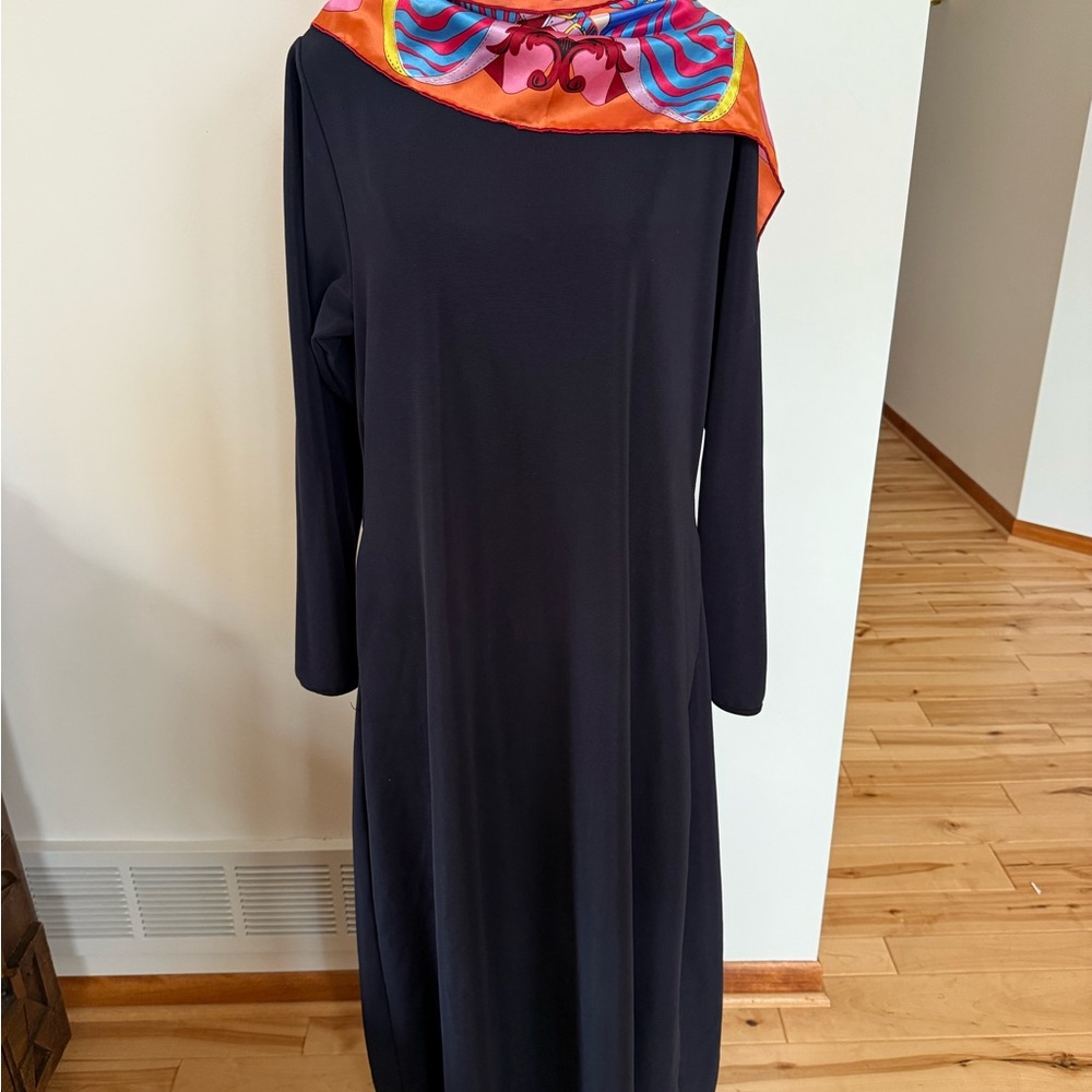Minimalist long sleeve, pockets dress- black - Picture 8 of 12